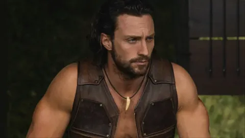 阿裏納斯：科比場上法庭無畏對抗，心志堅強超乎常人